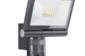 Steinel IP-Überwachungskamera mit LED-Scheinwerfer XLED CAM 1, HD (720p), App-Zugriff LED Scheinwerfer & Videoüberwachung im Einsatz